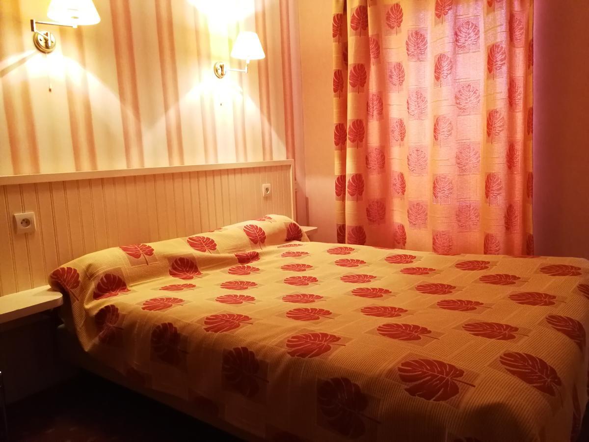 ホテル Le Relais De L'Argoat Belle-Isle-en-Terre エクステリア 写真