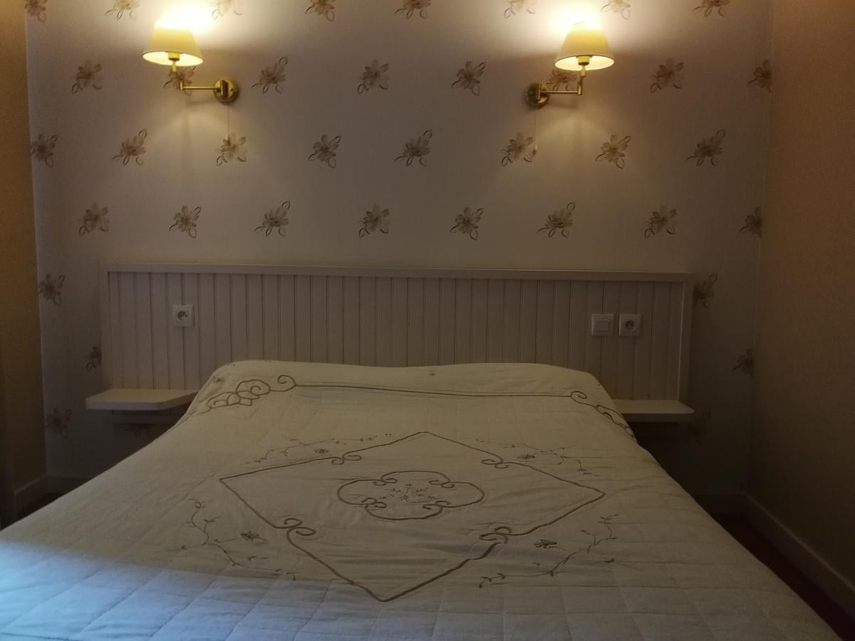 ホテル Le Relais De L'Argoat Belle-Isle-en-Terre エクステリア 写真