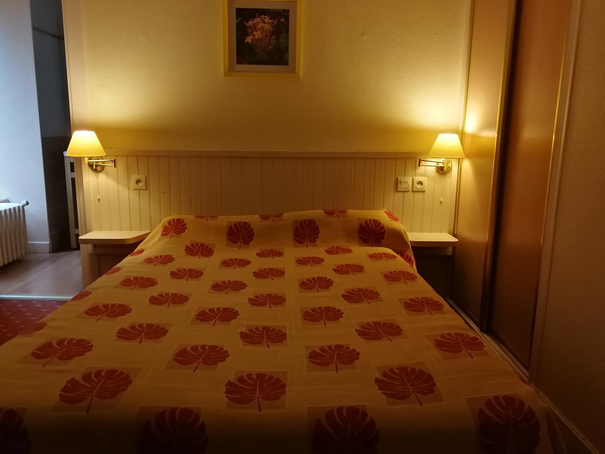 ホテル Le Relais De L'Argoat Belle-Isle-en-Terre エクステリア 写真